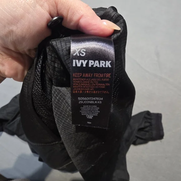 Ivy Park EUC Oversized Women's Black Hooded Jacket Size XS PTP 22 - Picture 5 of 6
